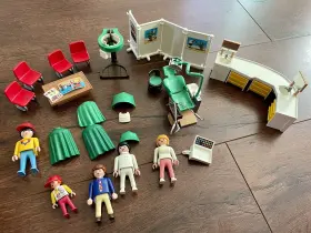 Playmobil 008789037626 3762 Dentist Hygienist Office X-rays Waiting Room Vintage - Incomplete