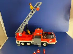 Playmobil 008789037817 Vintage 3781 Fire Engine Truck Set With Accessories 2222