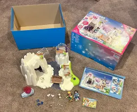 Playmobil 008789094704 Magic 77pc Playset 9470 Crystal Diamond Hideout Cave Love Light Up Box