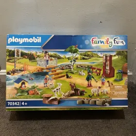 Playmobil 008789703422 70342 Family Fun Large Petting Zoo - Brand New Sealed