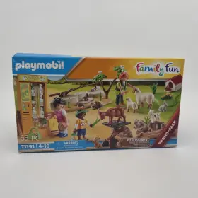 Playmobil 008789711915 New 71191 Family Fun Petting Zoo Playset Goats Sheep Turtles Bunnies