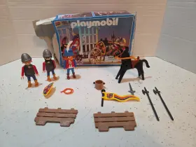 Playmobil 025369036743 1993 Geobra Vintage #3674 Knights With Prisoner - Incomplete Set