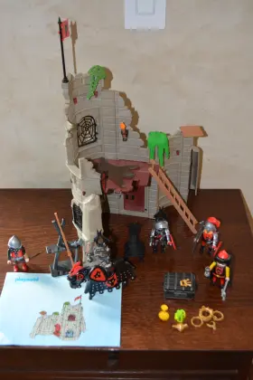 3274 Playmobil Red Wolf Clan Knights Castle 98% Complete Excellent Cond. Rare