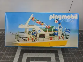3540 Playmobil Vtg House Boat With Accessories