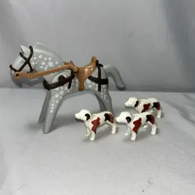 3628 Playmobil 3 Hound Dogs And Appaloosa Horse From Robin Hood Hunting Party