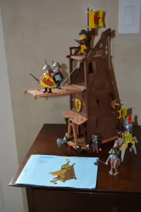 3887 Playmobil 3778 Knights Assault / Castle Siege Tower 99% Complete Exc. Cond