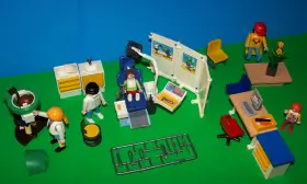 3927-3762 Playmobil 3927 Dentist Office Extras Reception Area And X-ray Machine Lot