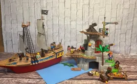 4290 Playmobil Pirate Stealth Ship And Pirates Fortress