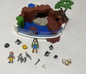 4462 Playmobil Penguins Zoo Set Near Complete