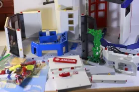 4819 Playmobil Fire Station With Instructions Accessories Almost Complete /791