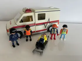 5952 Playmobil Ambulance Lights And Sound 2010 Stretcher 5 Figurines Police