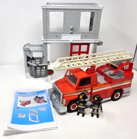 5986 Playmobil Vintage Fire Engine And House With 2 Figures Lights Sounds