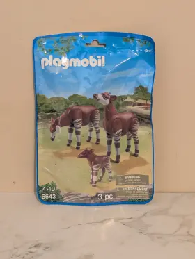 6643 Playmobil Okapi Family Set - 2 Adults And 1 Baby Toy Figures Brand New Sealed
