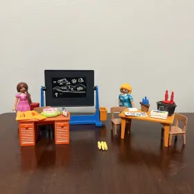 70121 Playmobil Dreamworks Spirit Riding Free Miss Flores Classroom Set