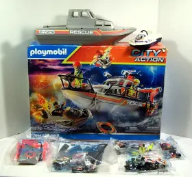 70140 Playmobil City Action Rescue 4 Figures Fire Fighter Water Boat Ship