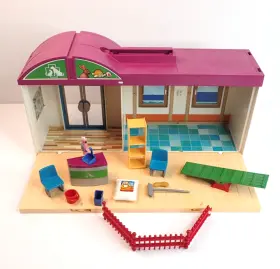 70146 Playmobil City Life - Veterinary Clinic Carry Along Play Set Incomplete