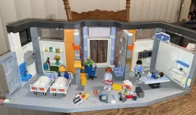 70191 Playmobil City Life Hospital With Equipment. Read