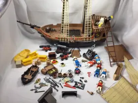 7104 Playmobil Play Mobile- 1974 Pirate Ship Figures See Photos