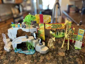 71600 Playmobil Partial Set My Life Large City Zoo Giraffes Penguins Plants