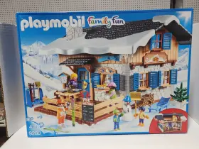 9280 Playmobil Family Fun Ski Lodge Snowman Logs Furniture Croissant New 2017