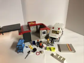 5952 Playmobil - Cranbury 5663 Take Along Fire Station #5663 City Action And Ambulance