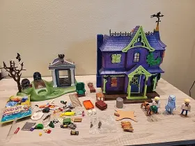 P70361 Playmobil Scooby-doo Mystery Mansion Adventure And Cemetery Set Missing Parts