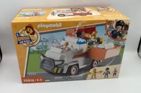 P70916 Playmobil #70916 Duck On Call Ambulance Emergency Vehicle Nib 31 Piece