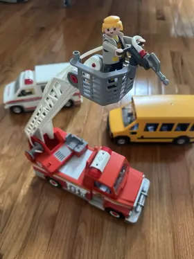 Pm-5952 Playmobil Ambulance Fire Truck And School Bus With Firefighter