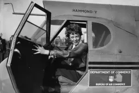 Glp347750 Posterazzi Amelia Earhart In An Airplane Photo Print 10 X 8