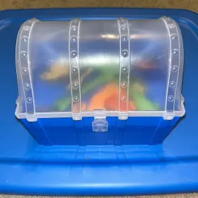Sun & Sky 050428352366 And Pirate Chest Toy With 25 Diving Treasures