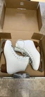 Jackson Ultima Women's White Figure Skates. Pre-owned. MODEL:JS1290. SIZE:6.5.. Price: $176.00.