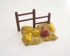 Playmobil (T3108) Farm - Lot Chickens & 4 Chicks With Barrier Hay 3076 Occasion. Price: $5.71.